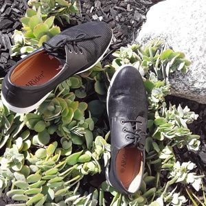 EUC Arider Round Toe Lace Up